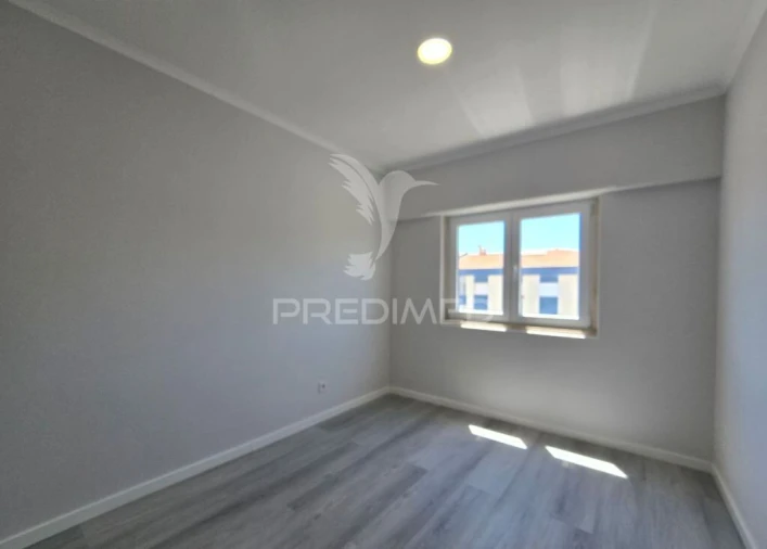 Apartamento T4 para Venda em Amora Foto 17