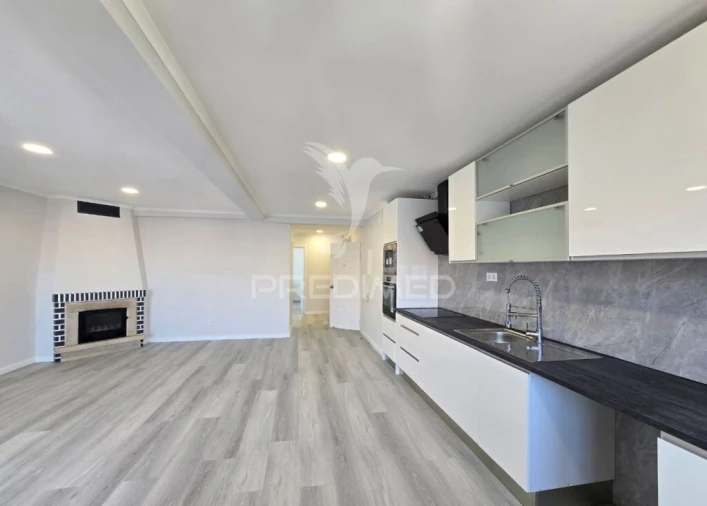 Apartamento T4 para Venda em Amora Foto 2