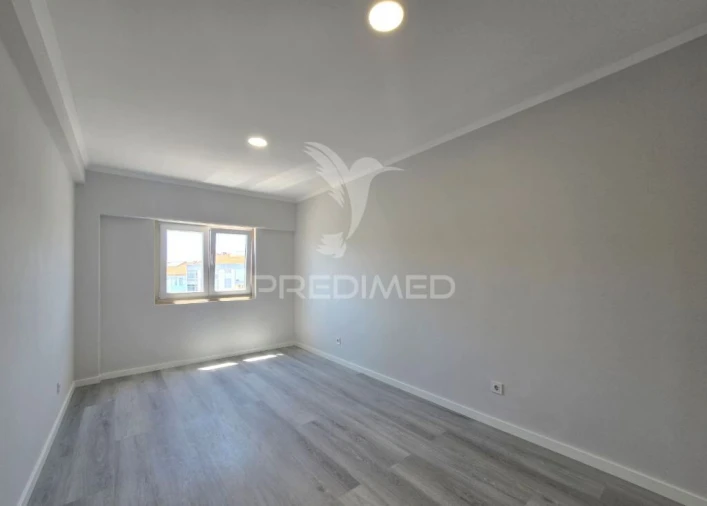 Apartamento T4 para Venda em Amora Foto 11