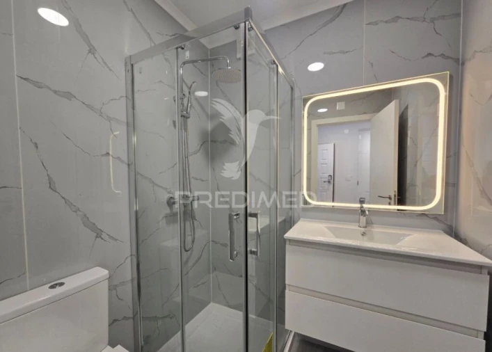 Apartamento T4 para Venda em Amora Foto 8
