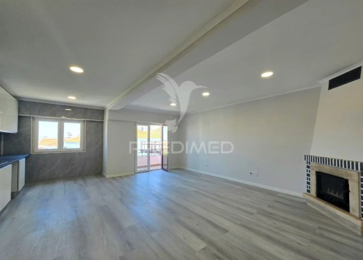 Apartamento T4 para Venda em Amora Foto 4