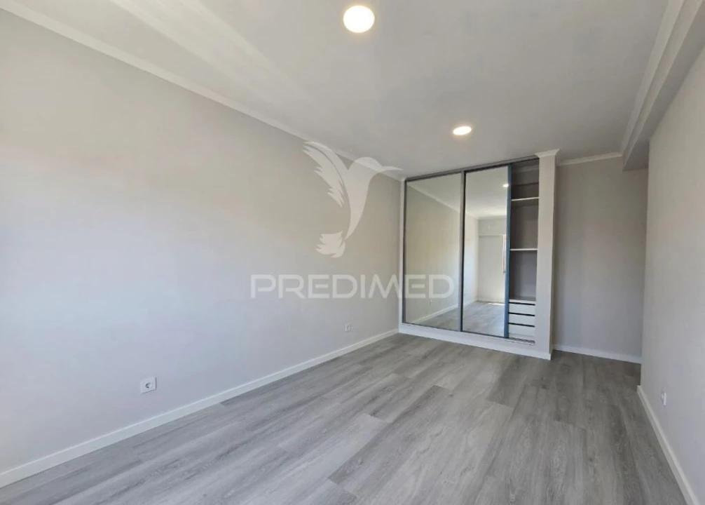 Apartamento T4 para Venda em Amora Foto 12