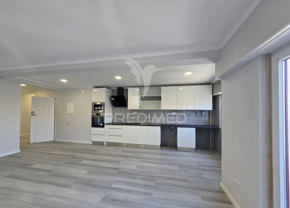Apartamento T4 para Venda em Amora Foto 5