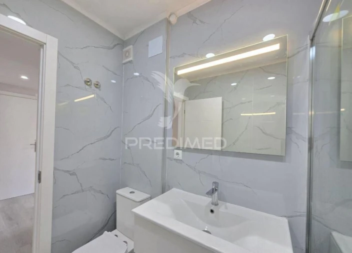 Apartamento T2 para Venda em Corroios Foto 14