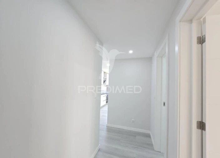 Apartamento T2 para Venda em Corroios Foto 19