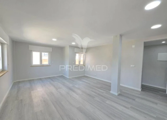 Apartamento T2 para Venda em Corroios Foto 5