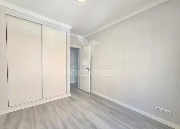 Apartamento T2 para Venda em Corroios Foto 12