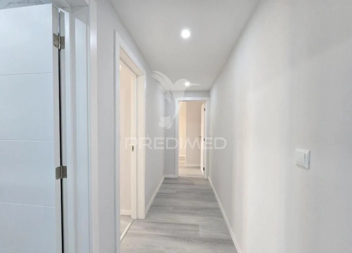 Apartamento T2 para Venda em Corroios Foto 9