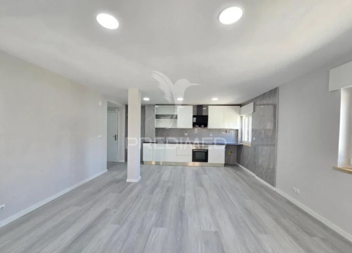 Apartamento T2 para Venda em Corroios Foto 2