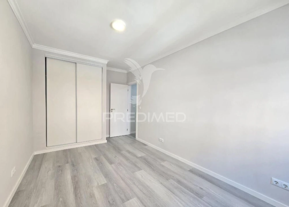 Apartamento T2 para Venda em Corroios Foto 17