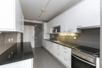 Apartamento T3 para Arrendamento em Aldoar, Foz do Douro e Nevogilde