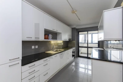 Apartamento T3 para Arrendamento em Aldoar, Foz do Douro e Nevogilde