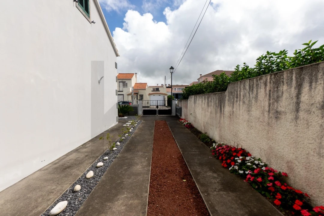 Moradia T3 para Venda em Rabo de Peixe Foto 30