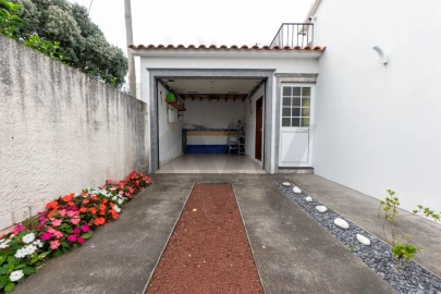 Moradia T3 para Venda em Rabo de Peixe
