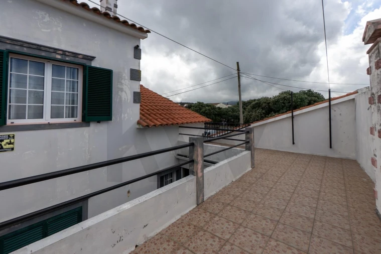 Moradia T3 para Venda em Rabo de Peixe Foto 27
