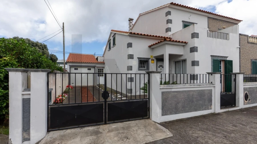 Moradia T3 para Venda em Rabo de Peixe