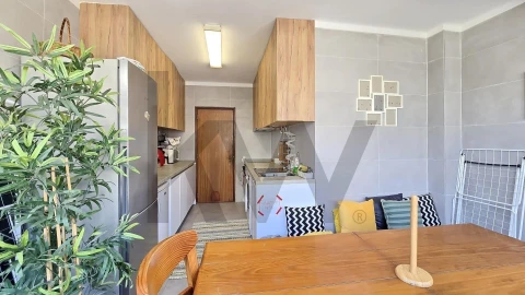 Quarto para Arrendamento em Requeixo, Nossa Senhora de Fátima e Nariz