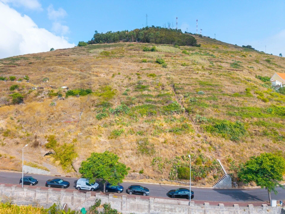 Terreno para Venda em Caniço Foto 9
