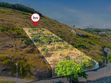 Terreno para Venda em Caniço
