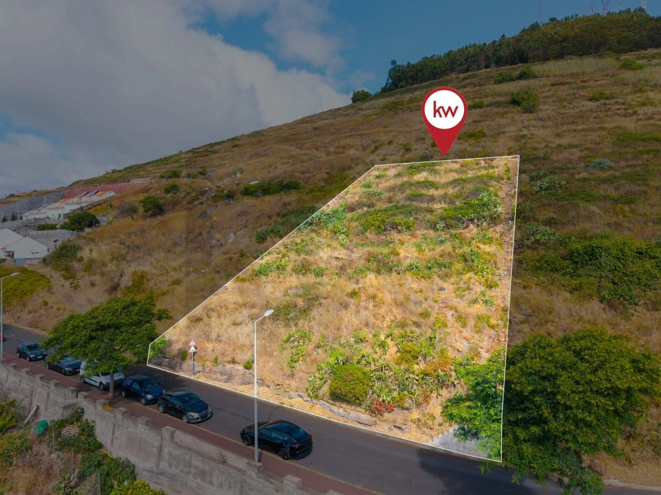 Terreno para Venda em Caniço Foto 1