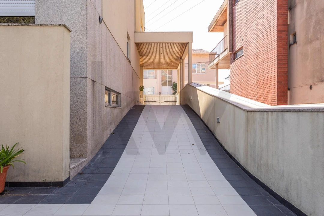 Moradia T3 para Venda em Cidade da Maia Foto 35