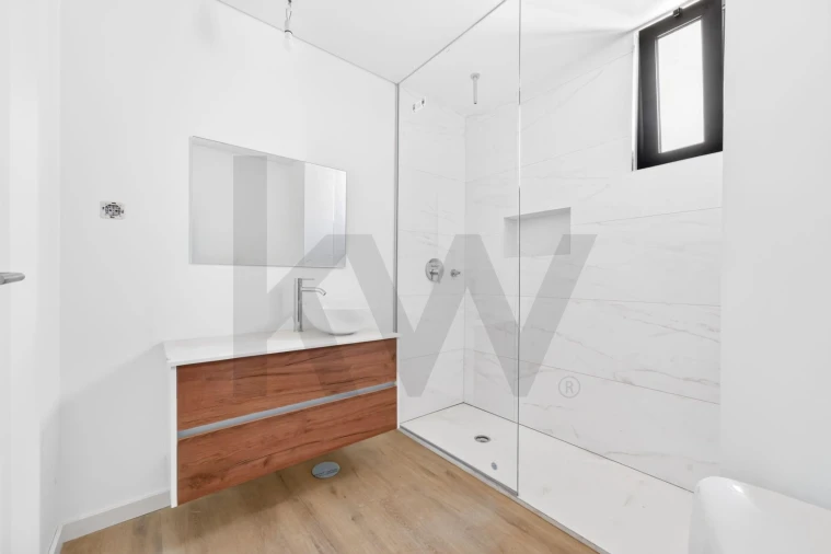 Apartamento T2 para Venda em Camara de Lobos Foto 19