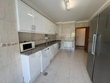 Apartamento T3 para Arrendamento em Viseu