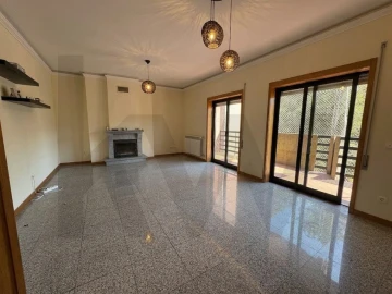 Apartamento T3 para Arrendamento em Viseu