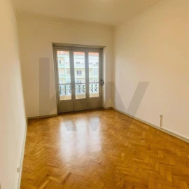 Apartamento T3 para Arrendamento em Alvalade