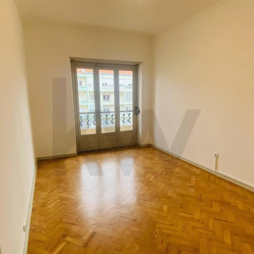 Apartamento T3 para Arrendamento em Alvalade Foto 2