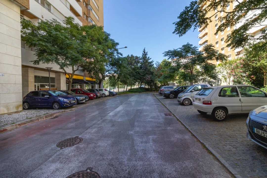 Apartamento T2 para Arrendamento em Lumiar Foto 31