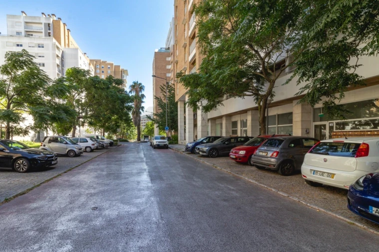 Apartamento T2 para Arrendamento em Lumiar Foto 30