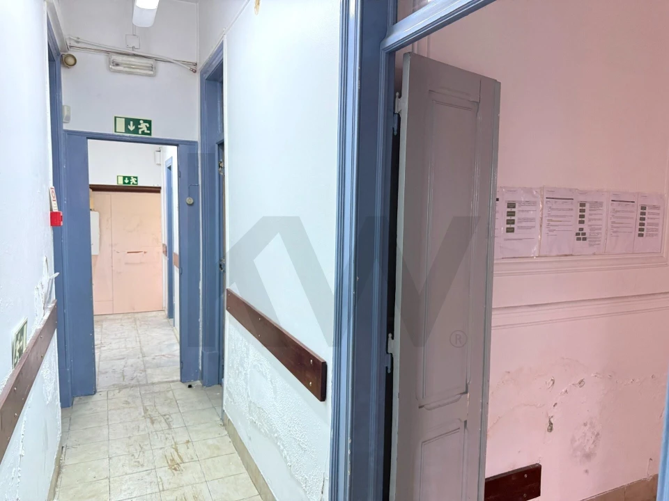 Loja para Arrendamento em Avenidas Novas Foto 15