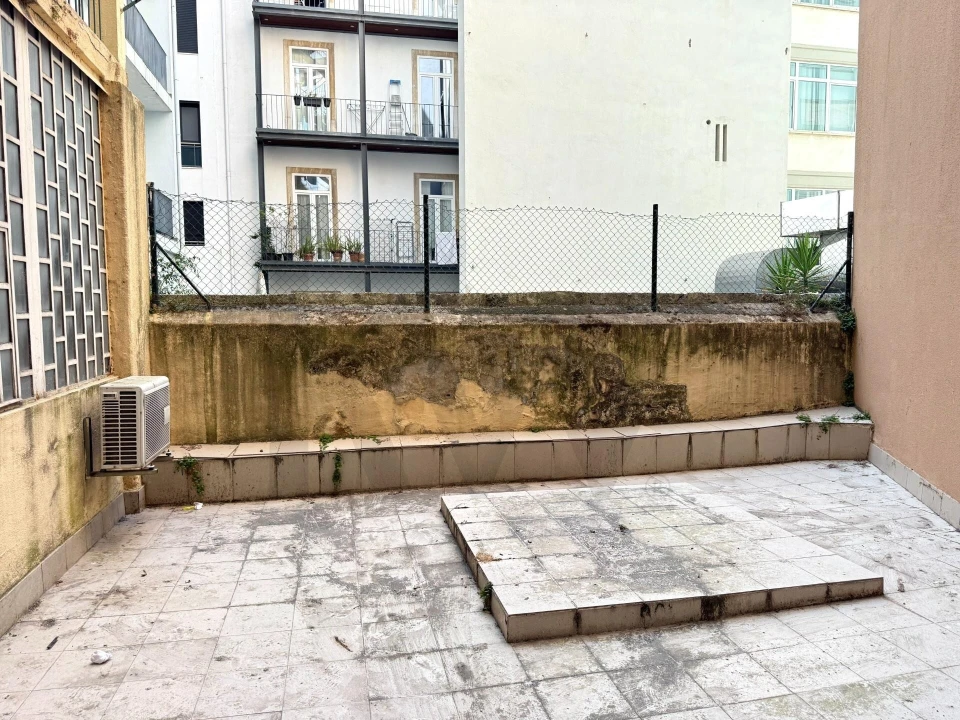 Loja para Arrendamento em Avenidas Novas Foto 11