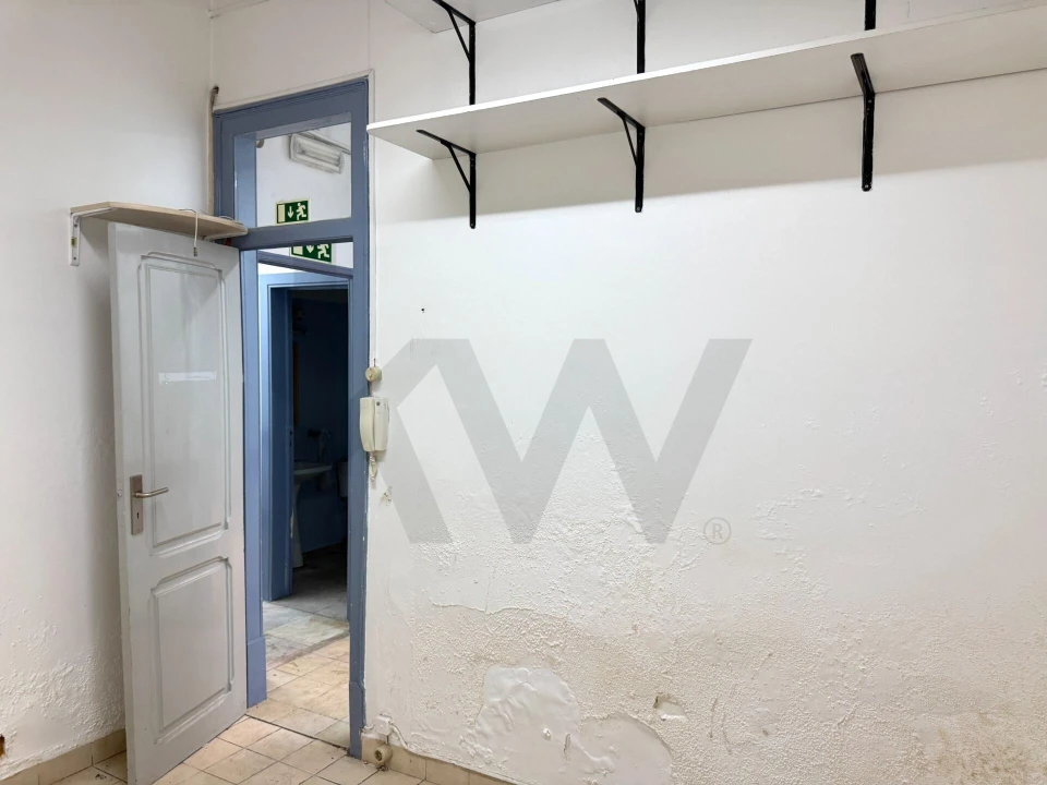 Loja para Arrendamento em Avenidas Novas Foto 18