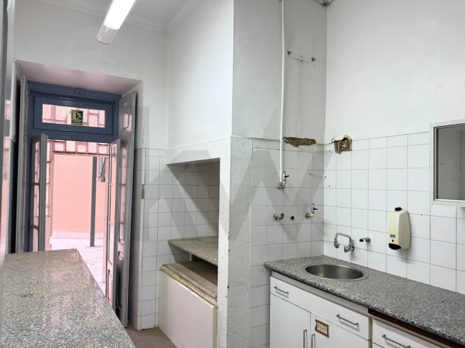 Loja para Arrendamento em Avenidas Novas Foto 26