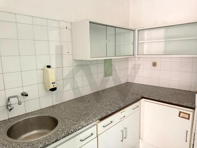 Loja para Arrendamento em Avenidas Novas Foto 14
