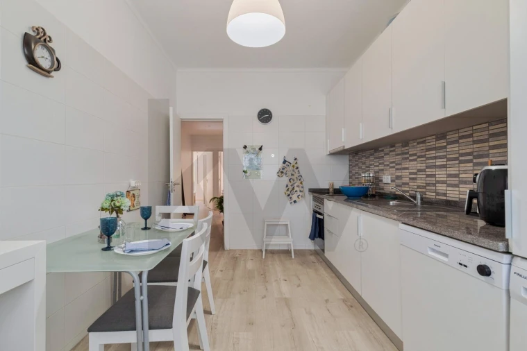 Apartamento T2 para Venda em Amora Foto 11