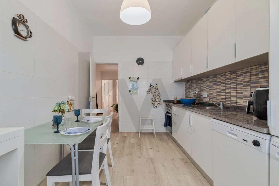 Apartamento T2 para Venda em Amora Foto 11