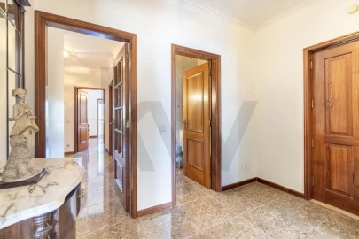 Apartamento T3 para Venda em Santa Maria da Feira, Travanca, Sanfins e Espargo
