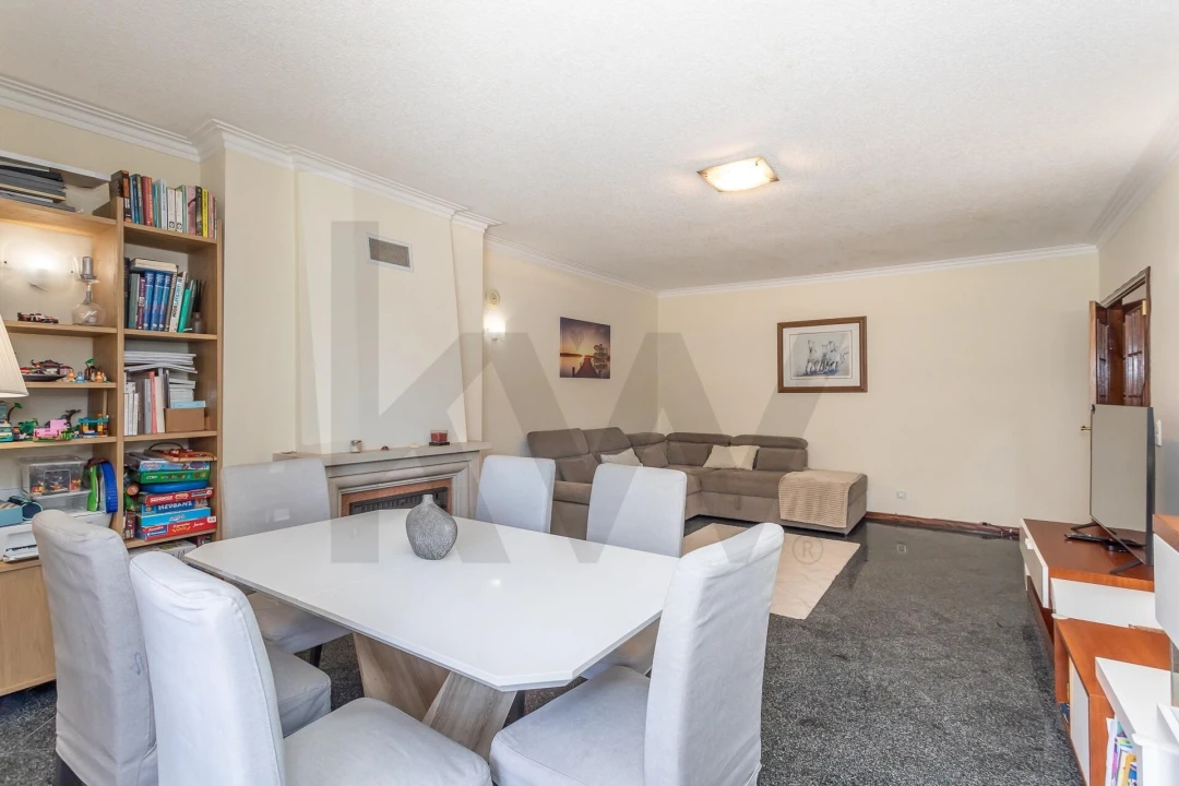 Apartamento T2 para Venda em São Domingos de Rana Foto 3