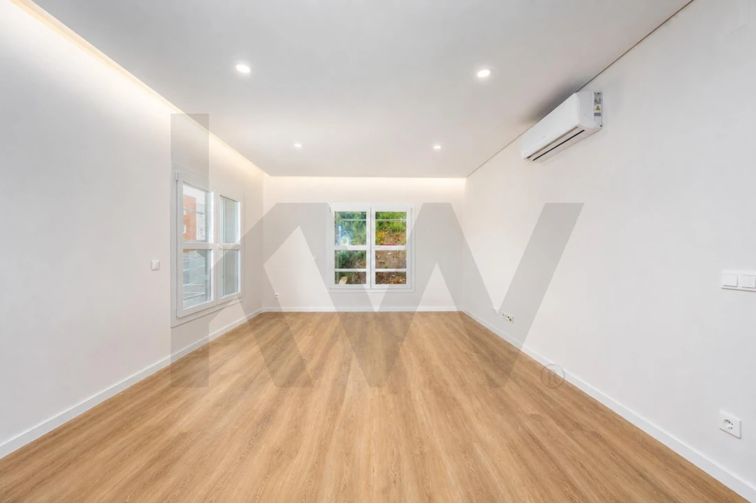 Apartamento T2 para Venda em Venteira Foto 3