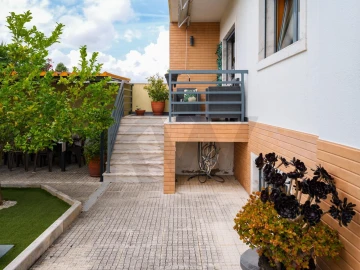 Moradia T4 para Venda em Agualva e Mira-Sintra