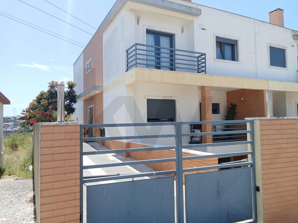 Moradia T4 para Venda em Agualva e Mira-Sintra Foto 1