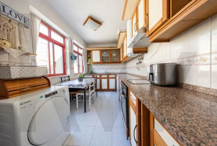 Apartamento T2 para Venda em Loures Foto 5