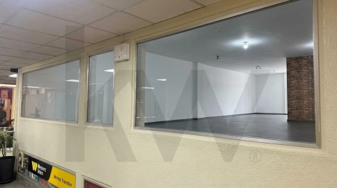 Loja para Arrendamento em Carcavelos e Parede