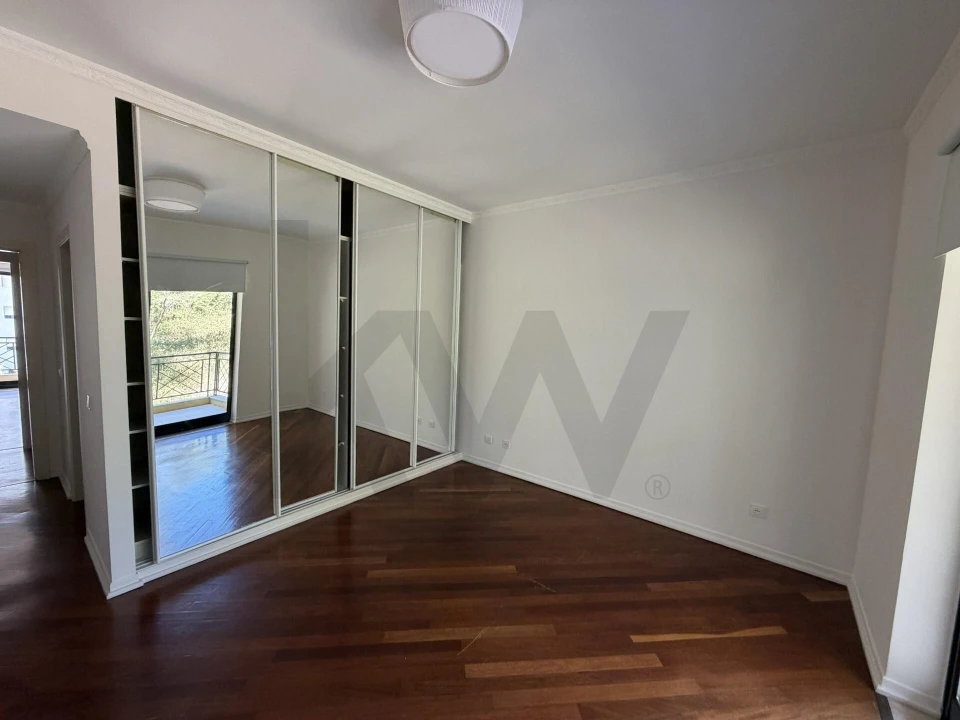 Apartamento T4 para Arrendamento em Carnaxide e Queijas Foto 17