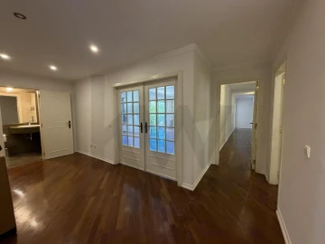 Apartamento T4 para Arrendamento em Carnaxide e Queijas