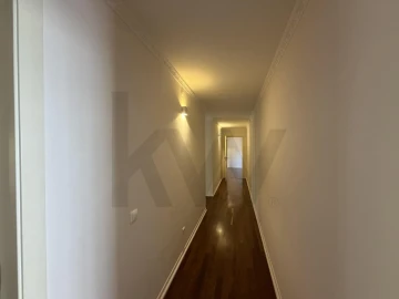Apartamento T4 para Arrendamento em Carnaxide e Queijas