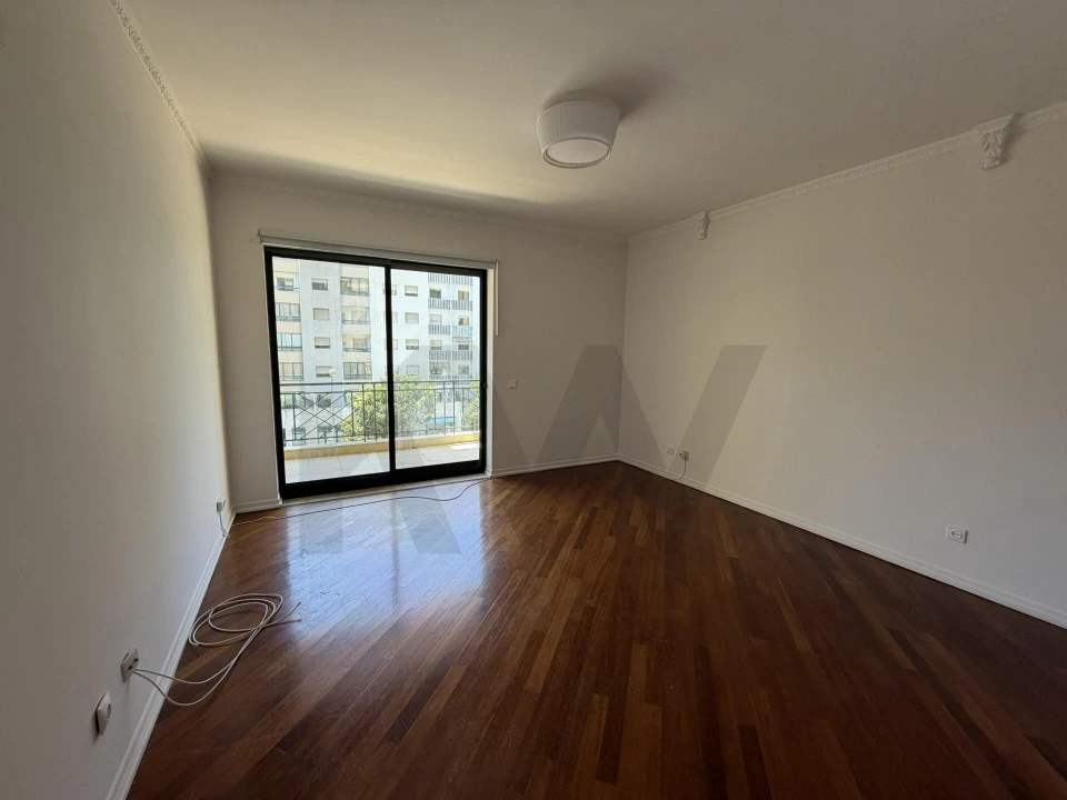 Apartamento T4 para Arrendamento em Carnaxide e Queijas Foto 18